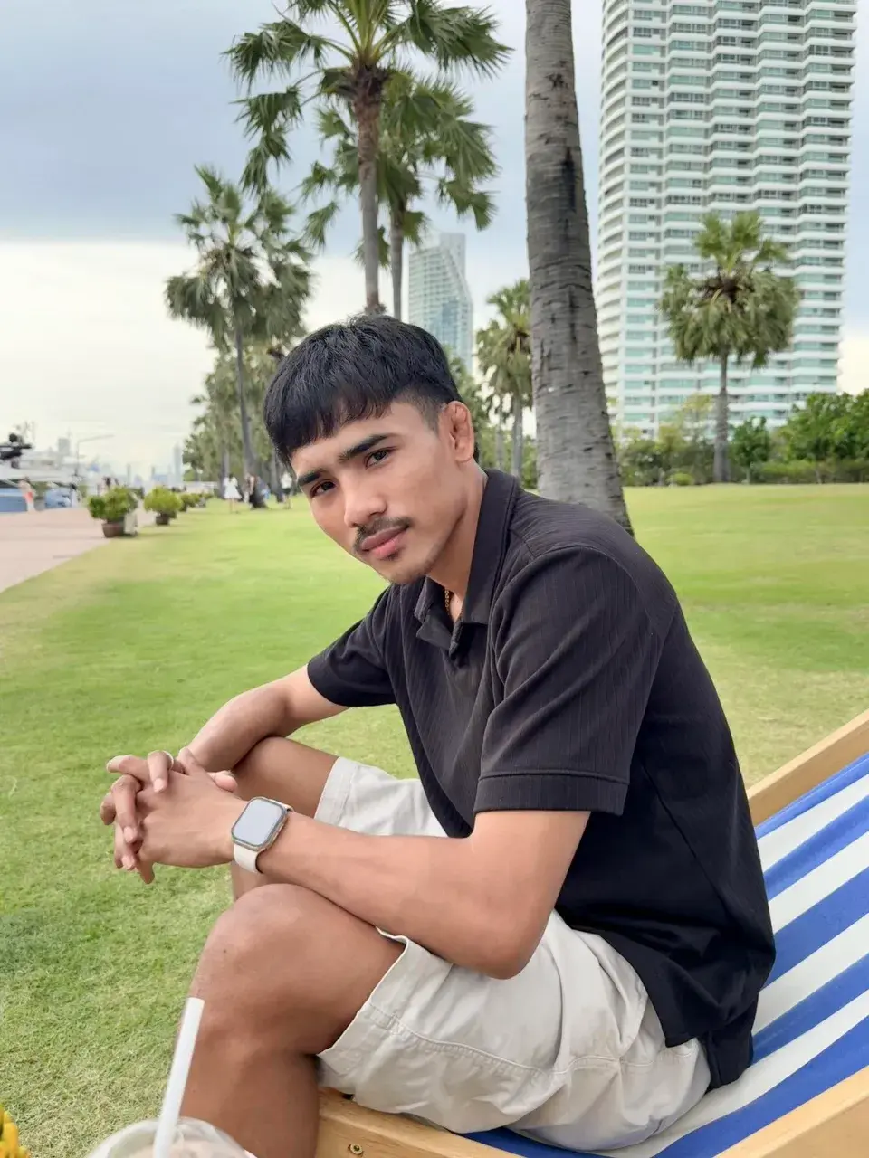 อวยคม อมโค้ก