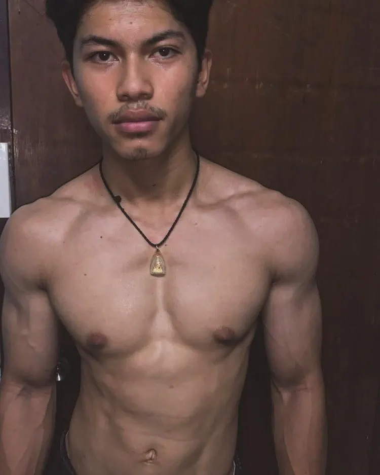 หนวดไหนใครดี