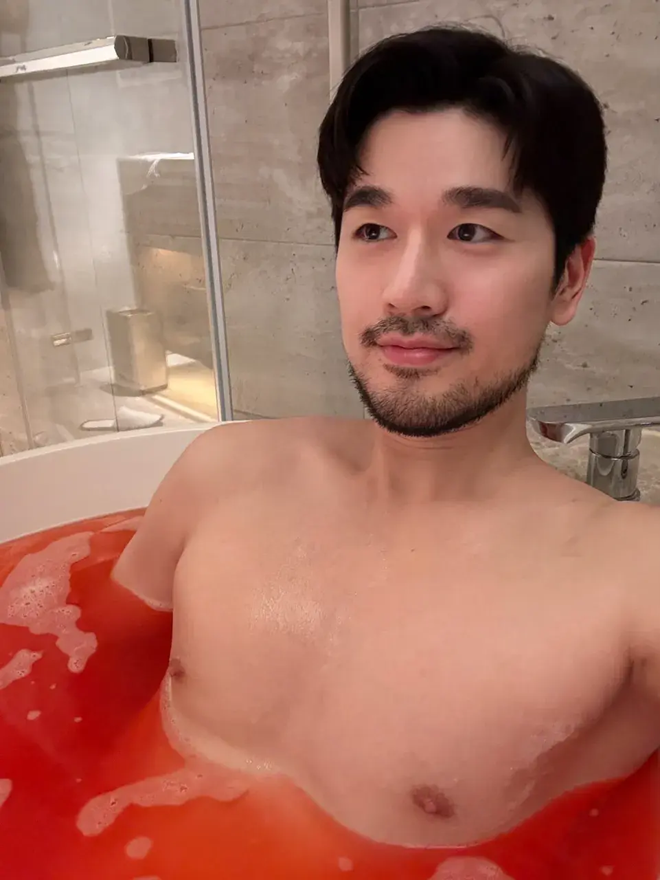 หนวดไหนใครดี