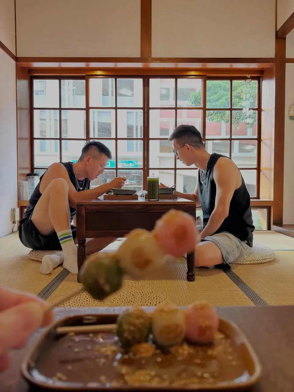 แก้เครียดกับสถานการณ์บ้านเมืองมาดูผู้