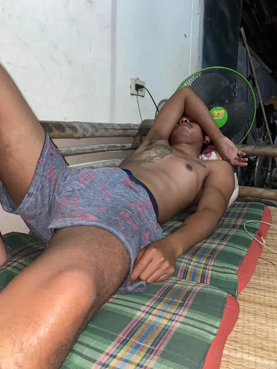 อกแน่นๆอยากซบ