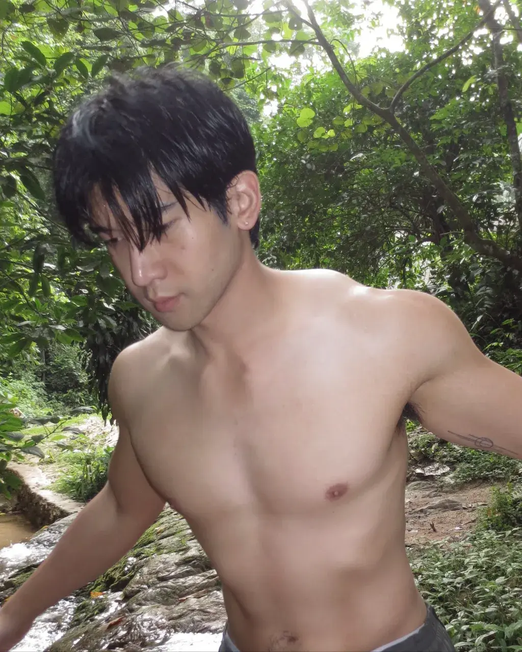 อกแน่นๆอยากซบ