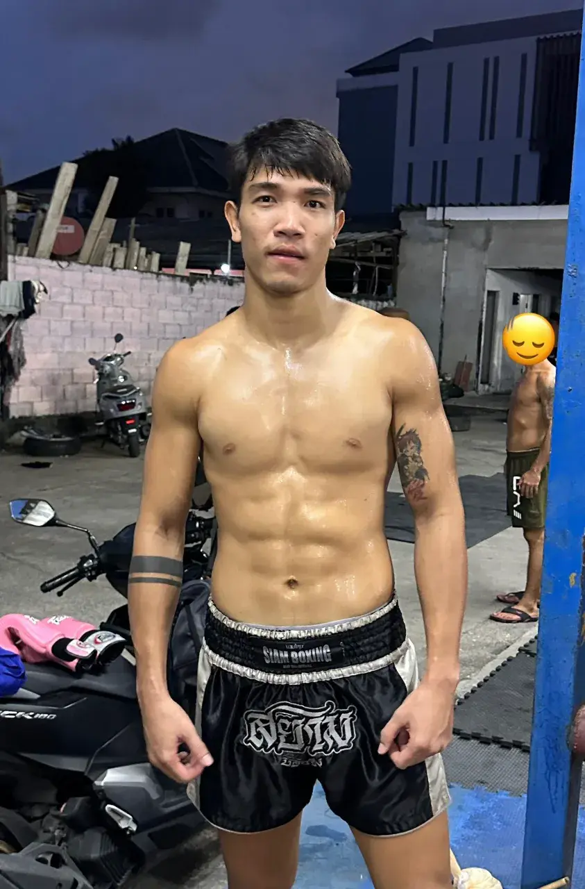 อกแน่นๆอยากซบ