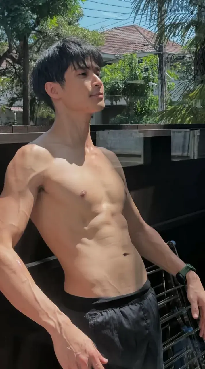 อกแน่นๆอยากซบ