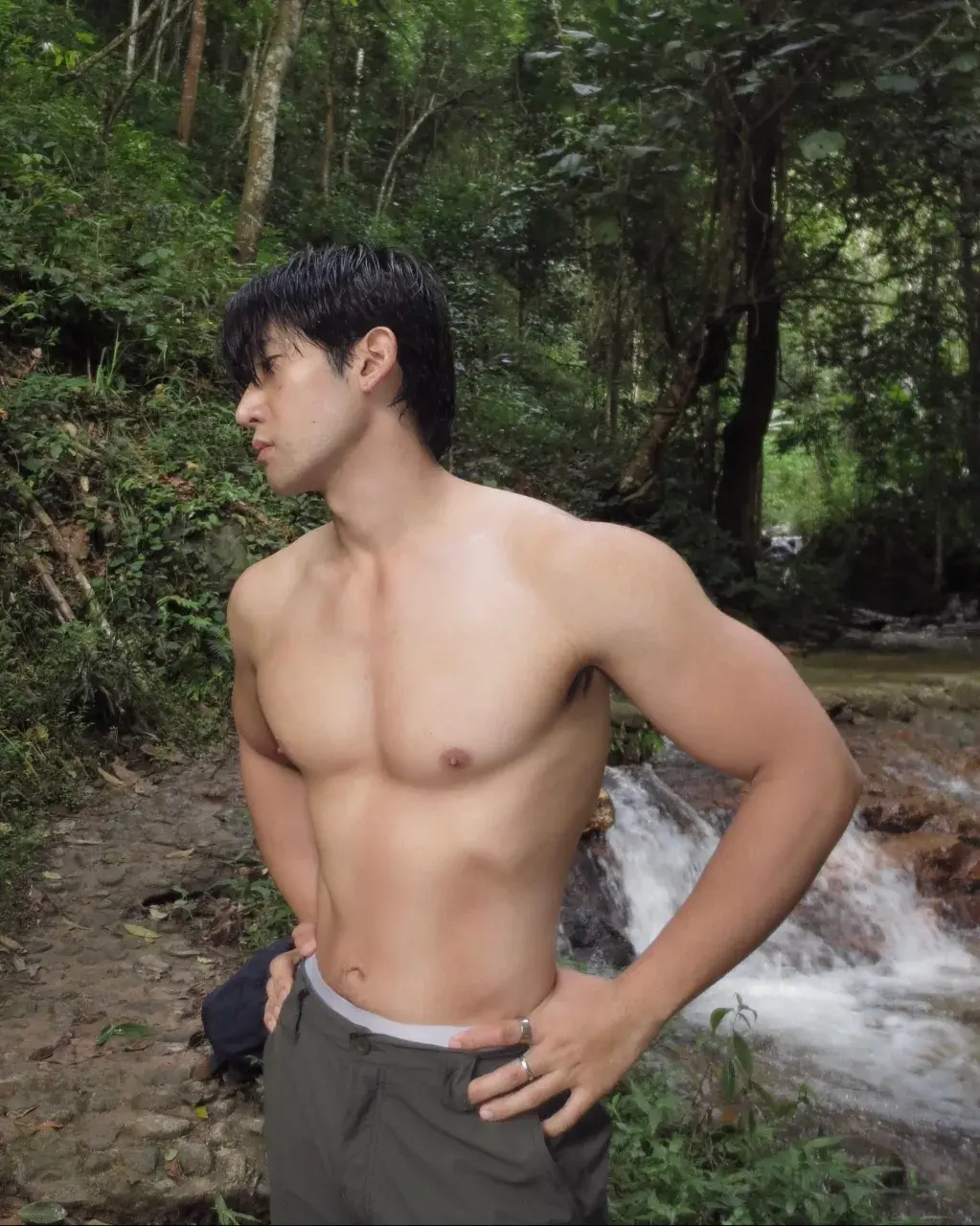 อกแน่นๆอยากซบ