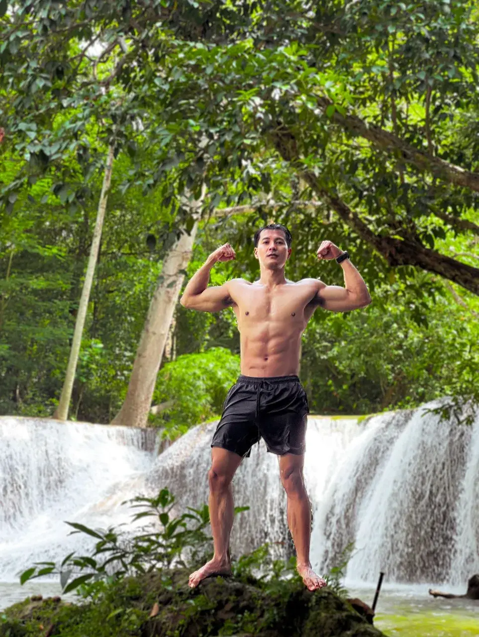 ยอมแตกกลางน้ำตก