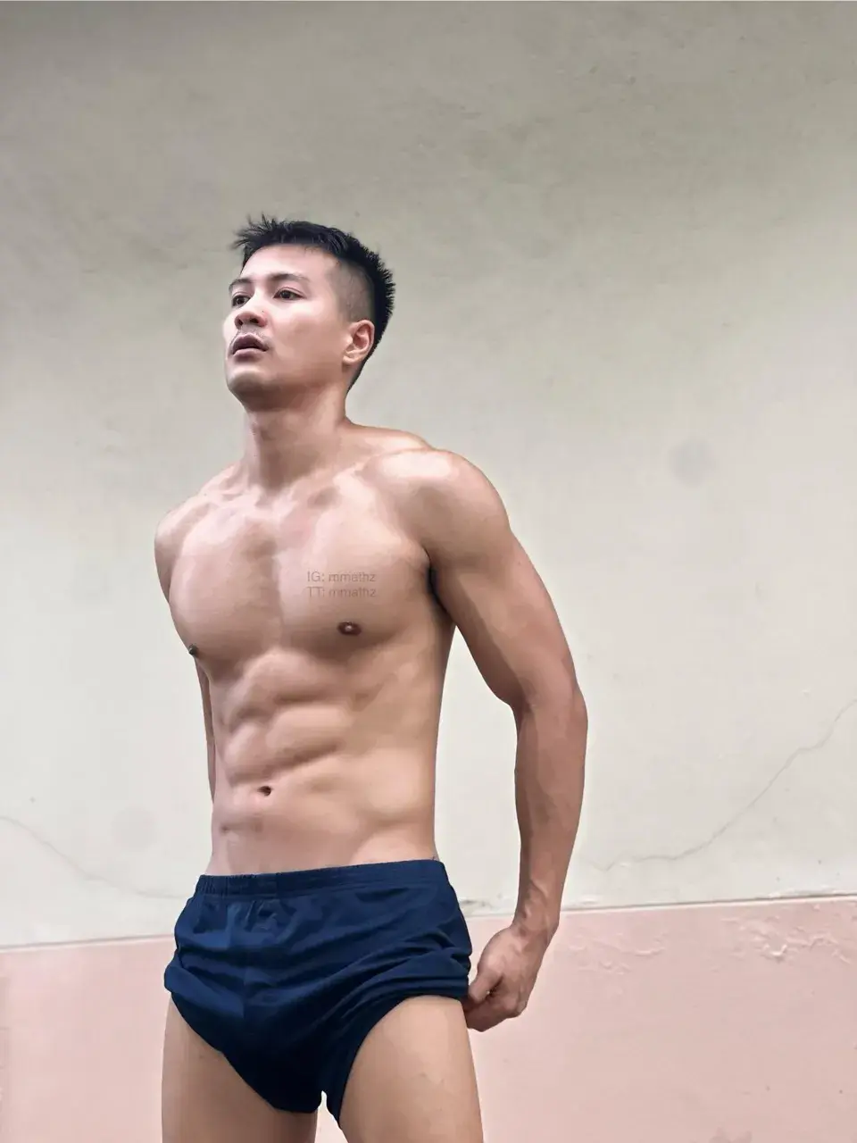 ยอมแตกกลางน้ำตก