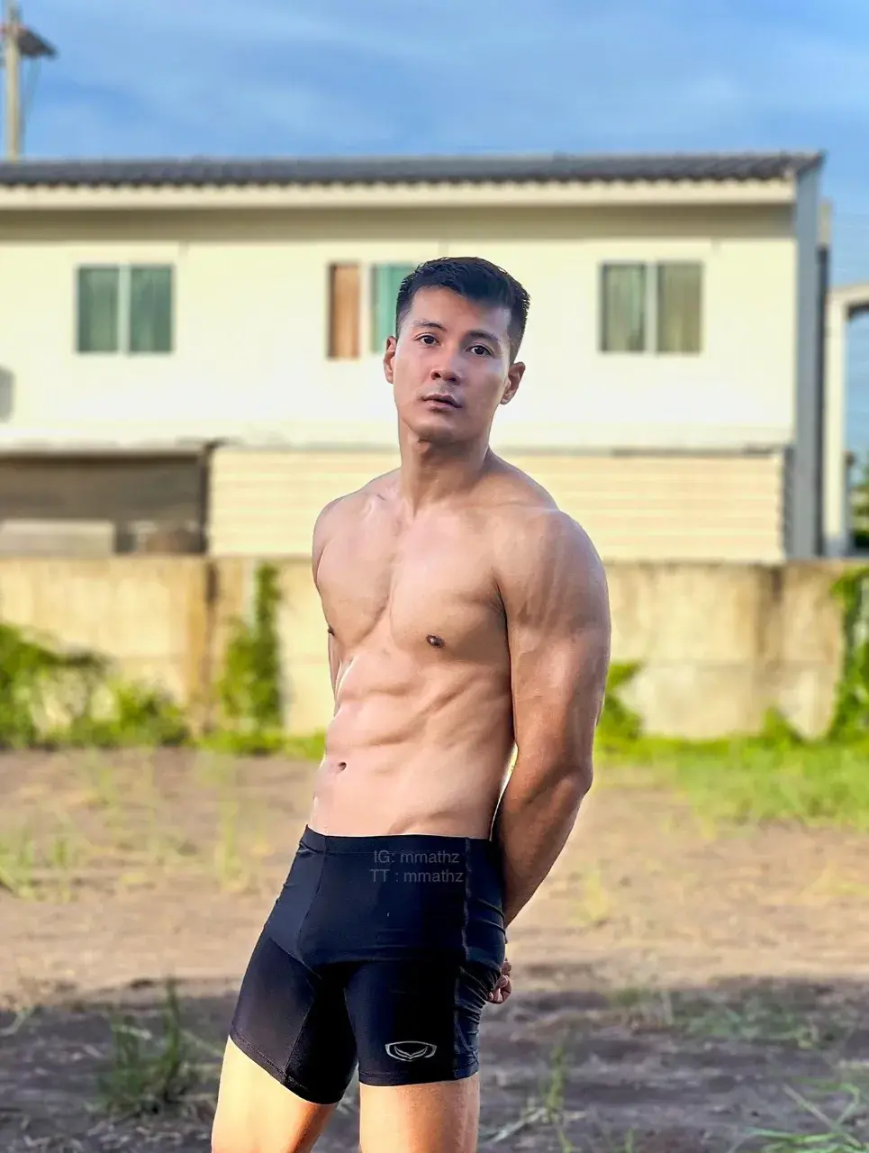 ยอมแตกกลางน้ำตก