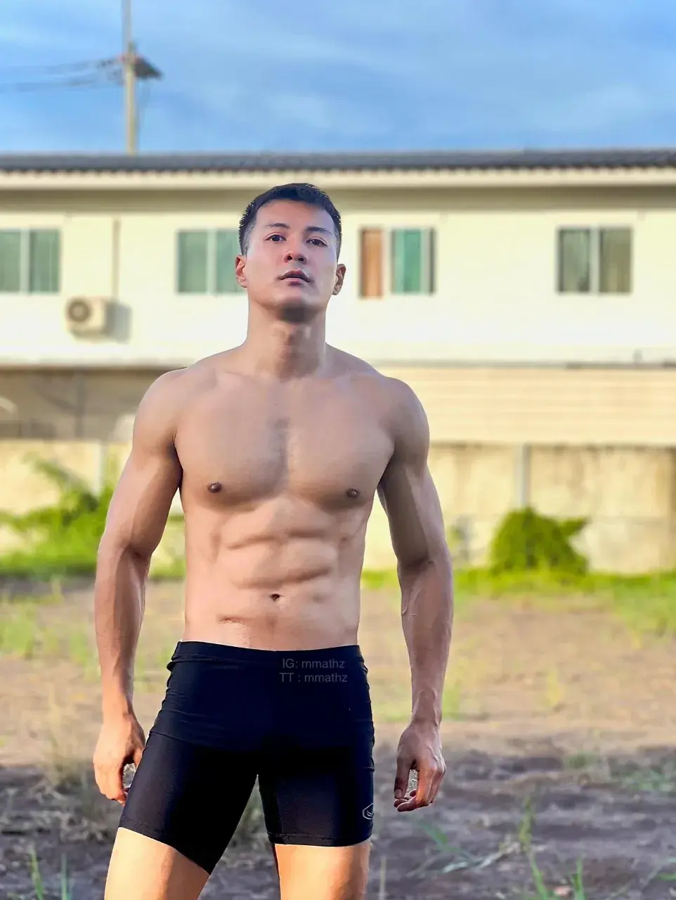 ยอมแตกกลางน้ำตก