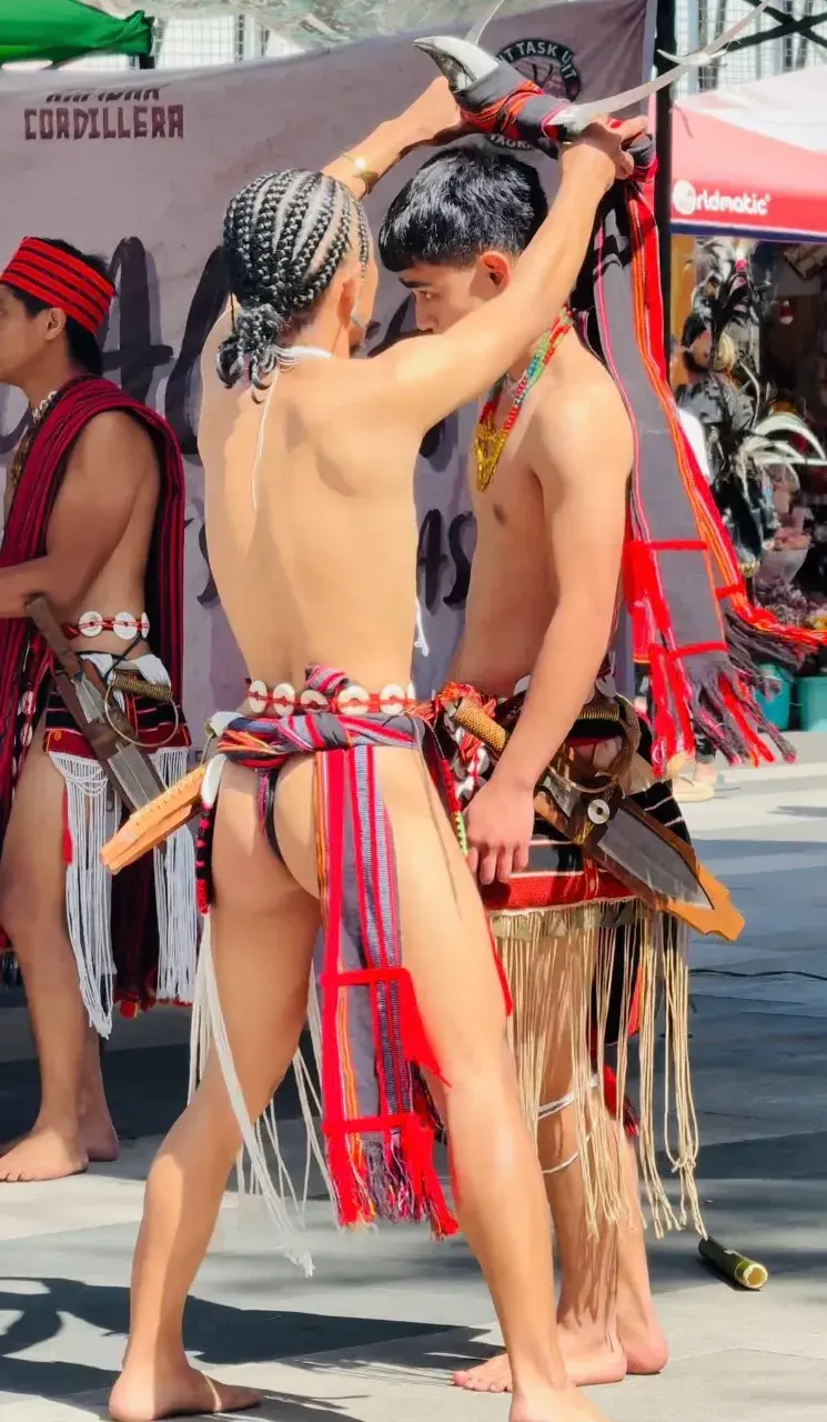 หนุ่ม..อิฟูเกา