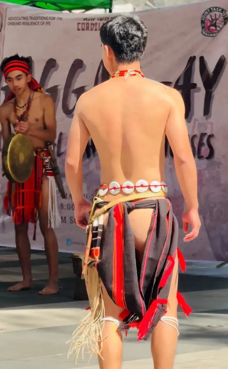 หนุ่ม..อิฟูเกา