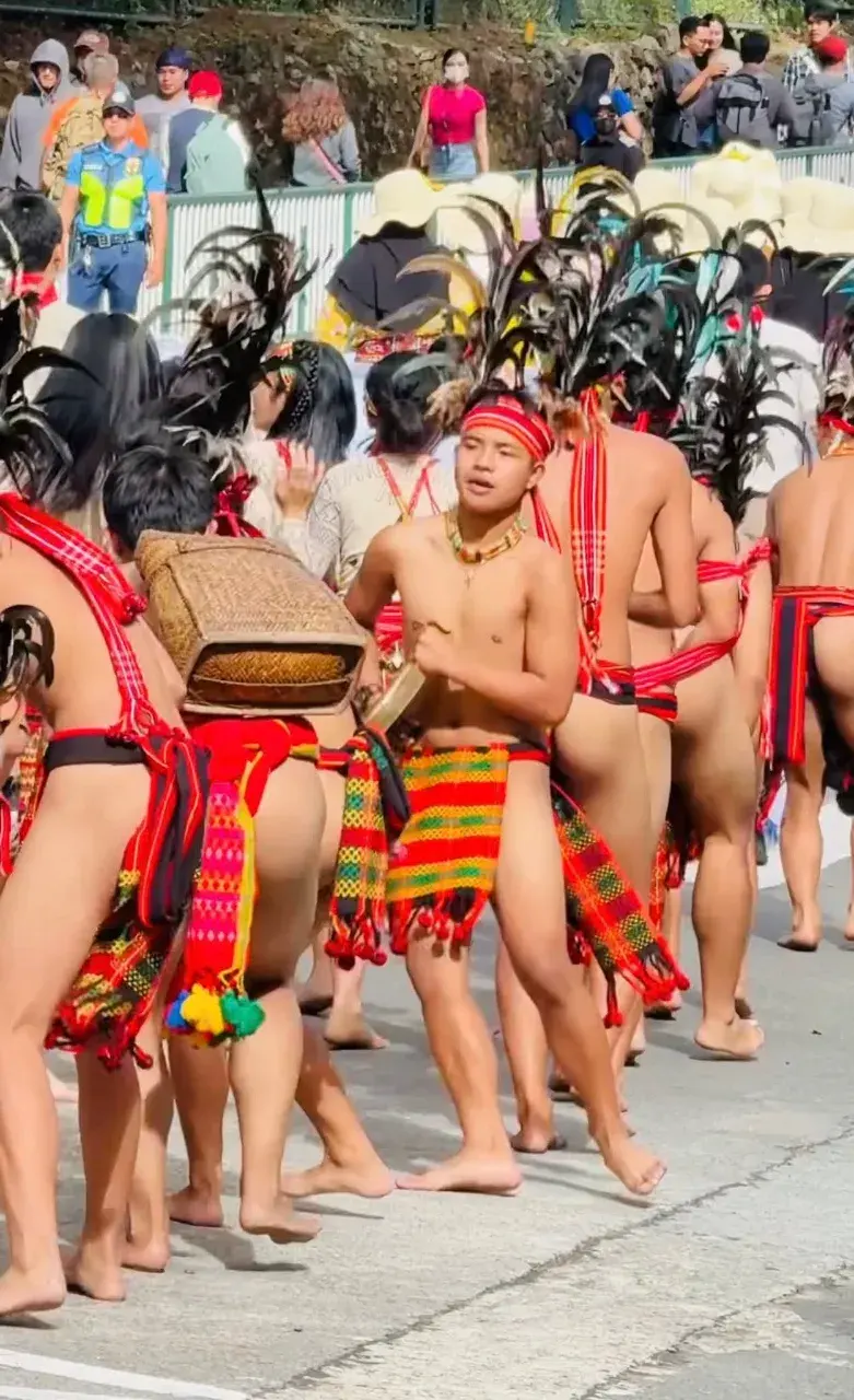 หนุ่ม..อิฟูเกา