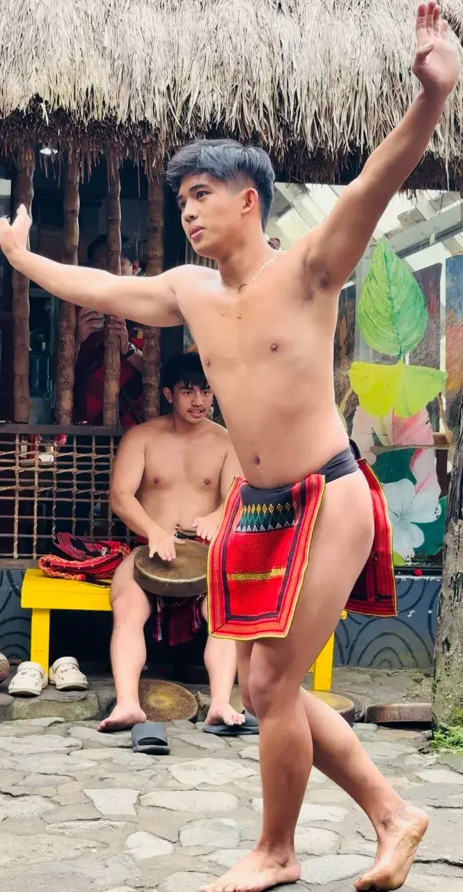 หนุ่ม..อิฟูเกา