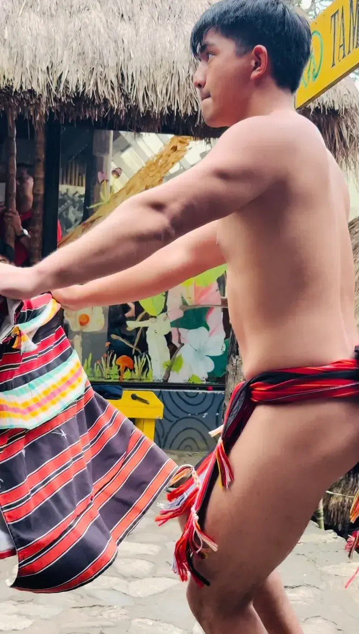 หนุ่ม..อิฟูเกา