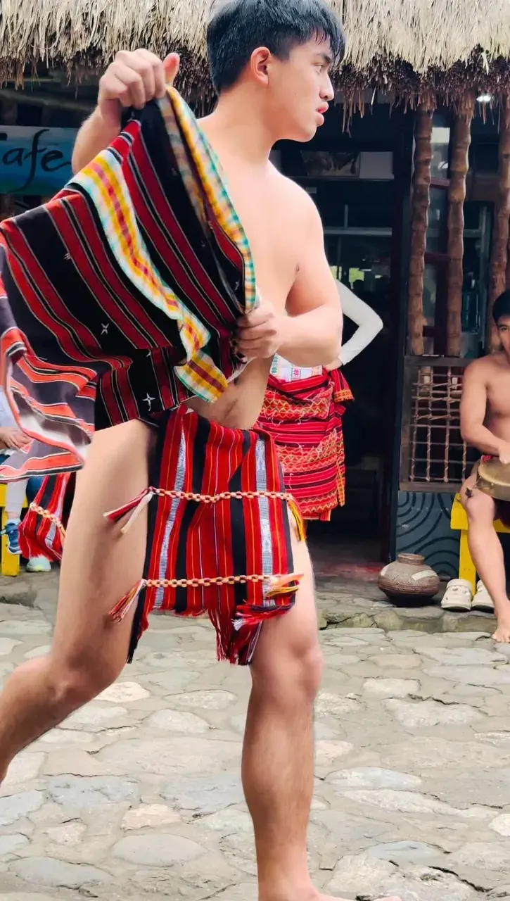 หนุ่ม..อิฟูเกา