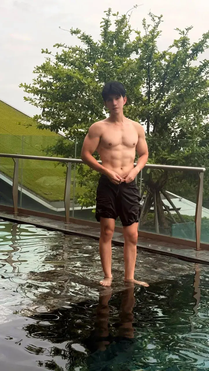 ขาวเนียนละมุนดีจังเฮียยย