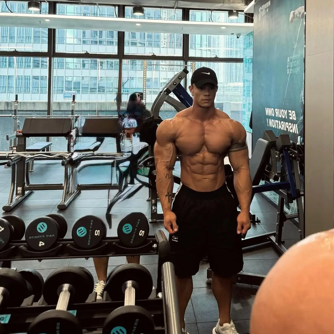 Fitness model : E V Λ Ν