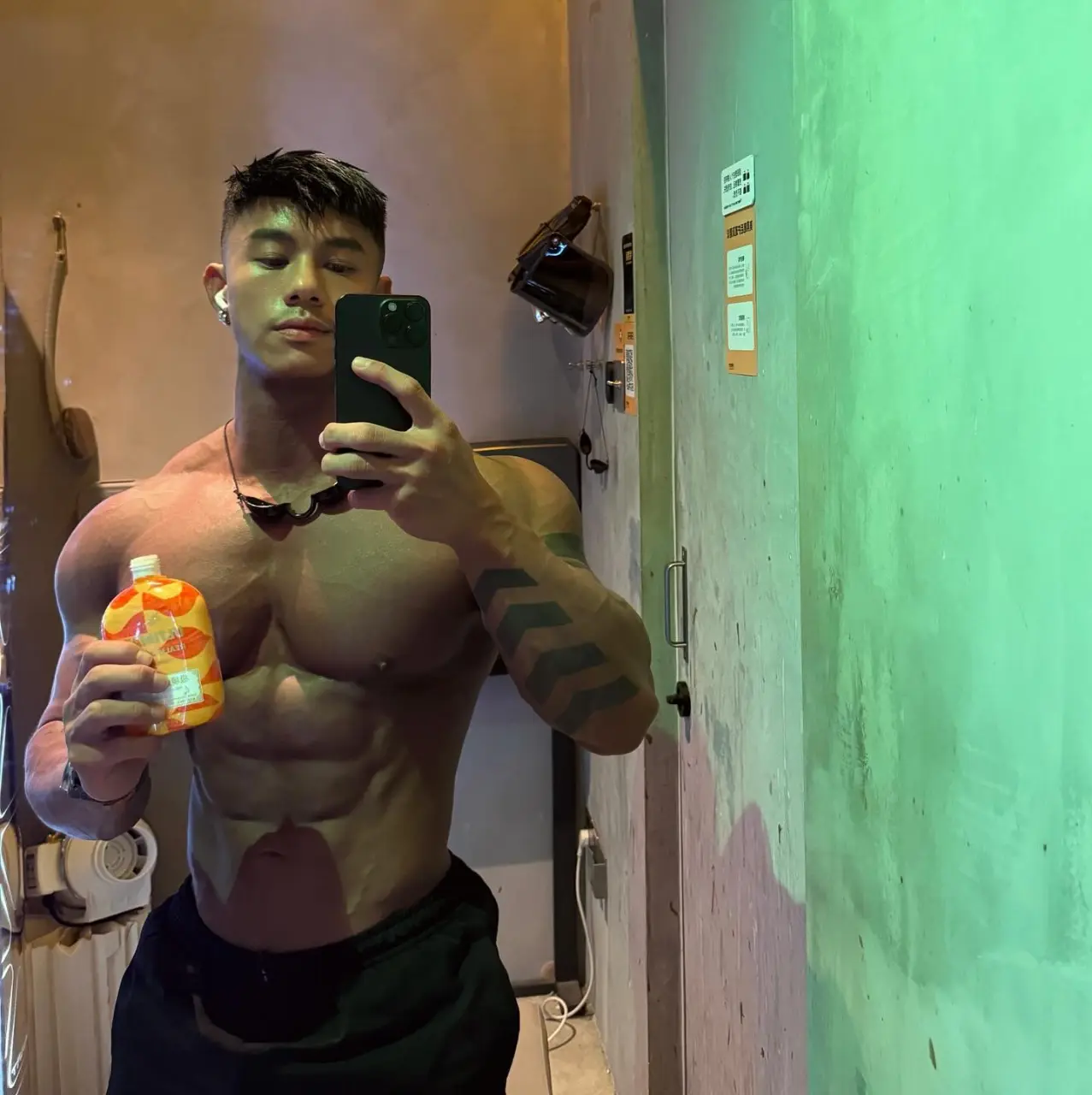 Fitness model : E V Λ Ν