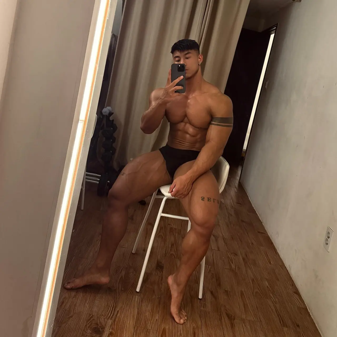 Fitness model : E V Λ Ν