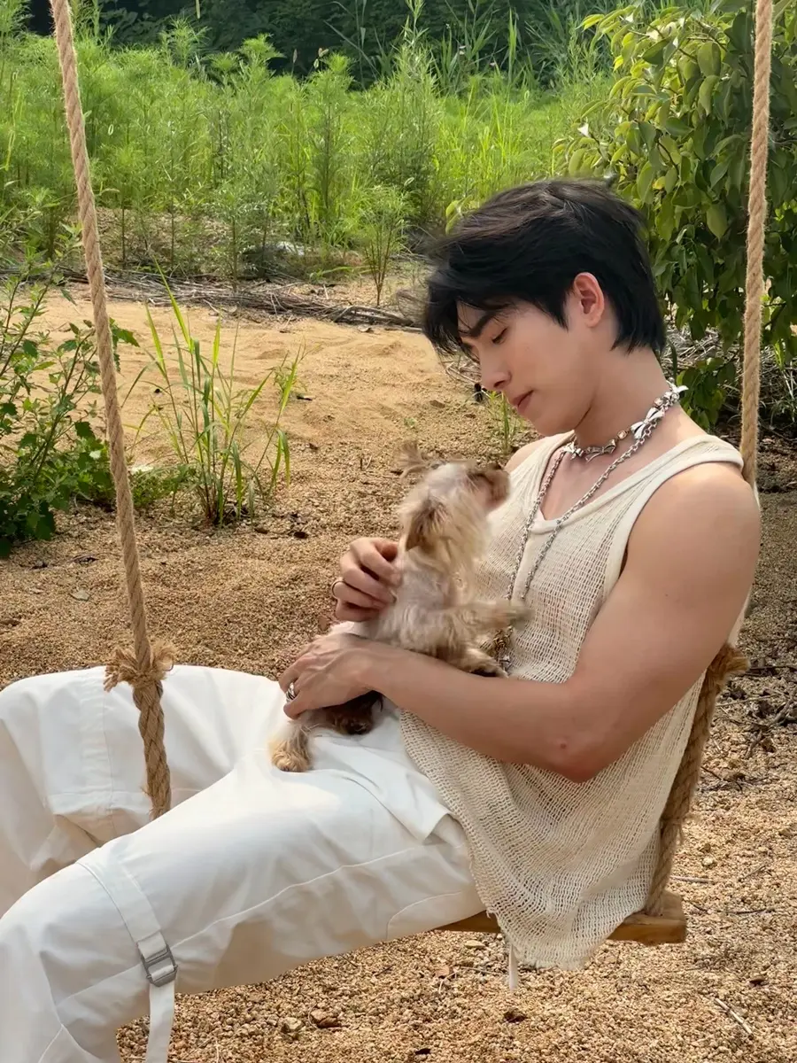 บูม รวีวิชญ์ @ Harper’s BAZAAR China August 2025