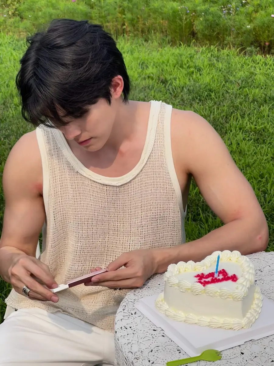 บูม รวีวิชญ์ @ Harper’s BAZAAR China August 2025