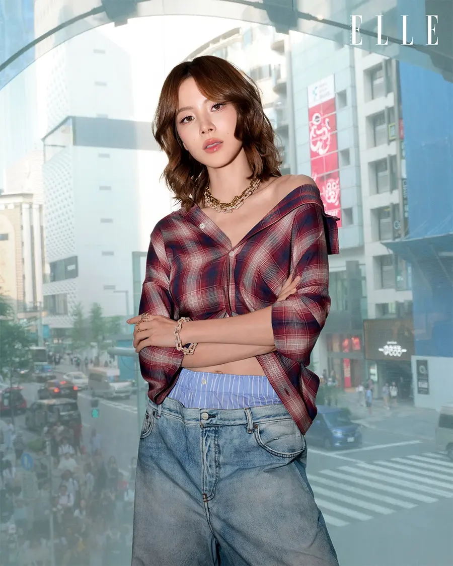 ใบเฟิร์น พิมพ์ชนก @ ELLE Singapore August 2025