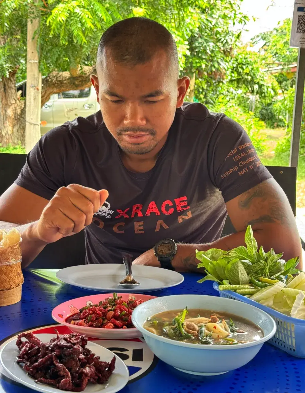 ยอมจุกคาอกพี่