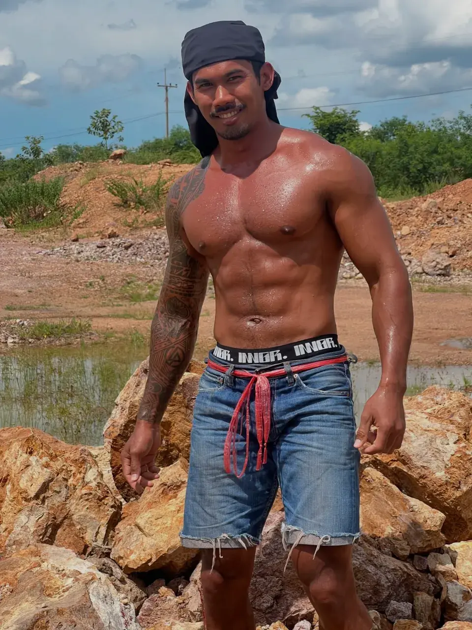 เห็นรอยสักแล้วรักเลย