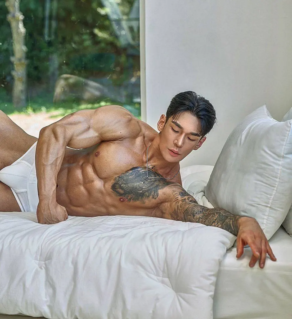 หนุ่มเกาหลีงานดี มีวาร์ป ( IG : zin___zero )