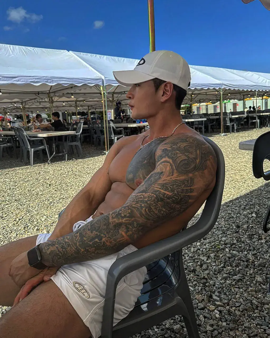 หนุ่มเกาหลีงานดี มีวาร์ป ( IG : zin___zero )