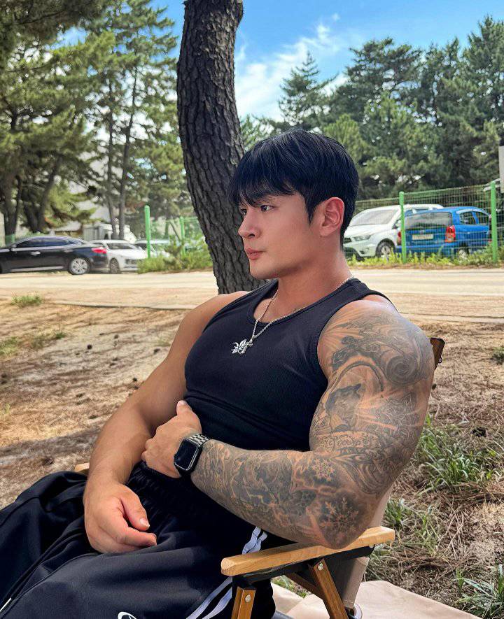 หนุ่มเกาหลีงานดี มีวาร์ป ( IG : zin___zero )