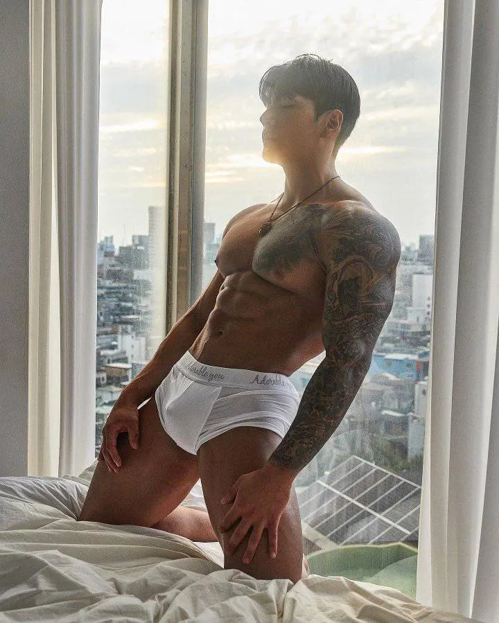 หนุ่มเกาหลีงานดี มีวาร์ป ( IG : zin___zero )