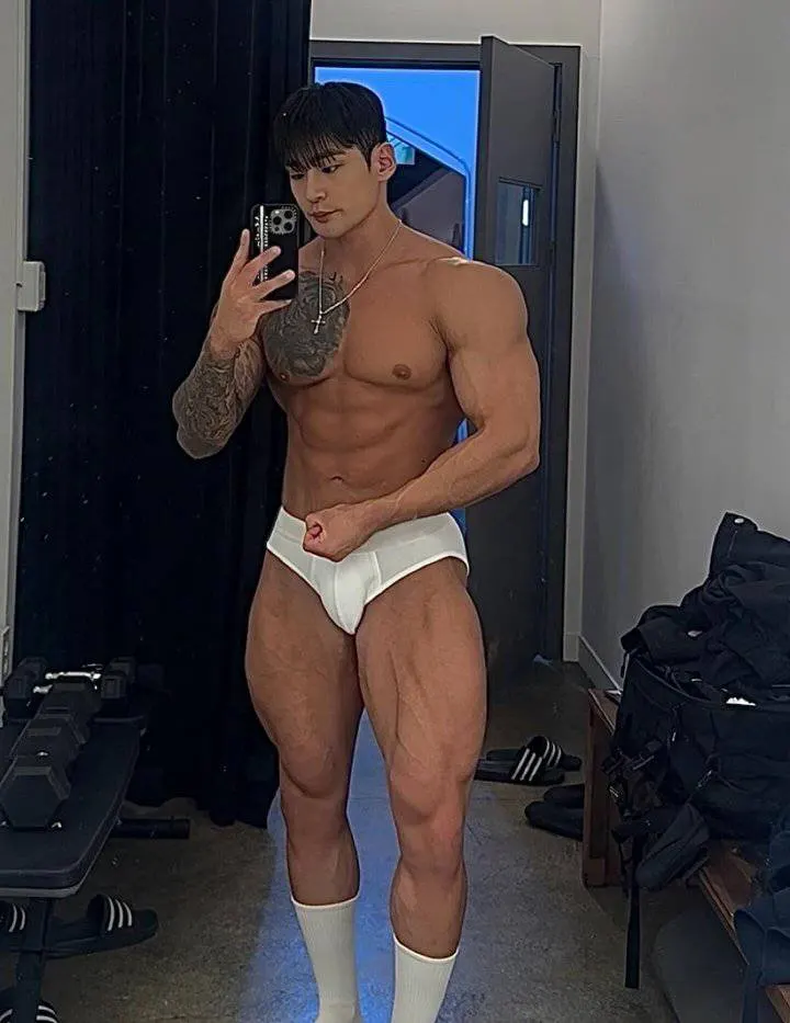 หนุ่มเกาหลีงานดี มีวาร์ป ( IG : zin___zero )