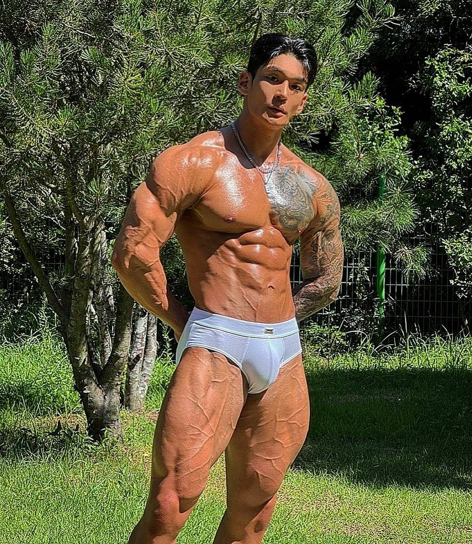 หนุ่มเกาหลีงานดี มีวาร์ป ( IG : zin___zero )