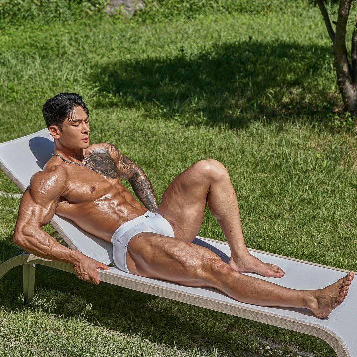 หนุ่มเกาหลีงานดี มีวาร์ป ( IG : zin___zero )