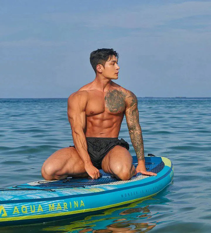 หนุ่มเกาหลีงานดี มีวาร์ป ( IG : zin___zero )