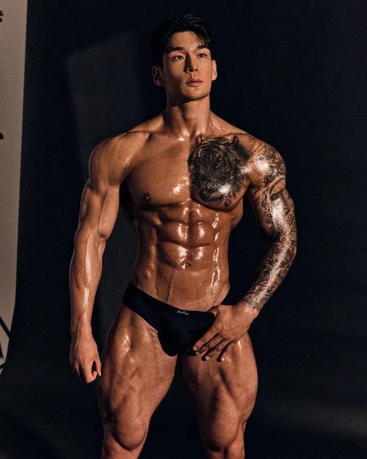 หนุ่มเกาหลีงานดี มีวาร์ป ( IG : zin___zero )