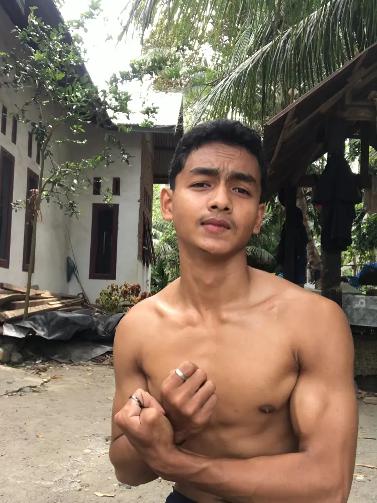 น้องบ่าวคนเข้ม