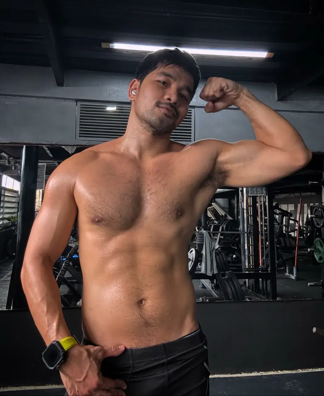 น้องบ่าวคนเข้ม