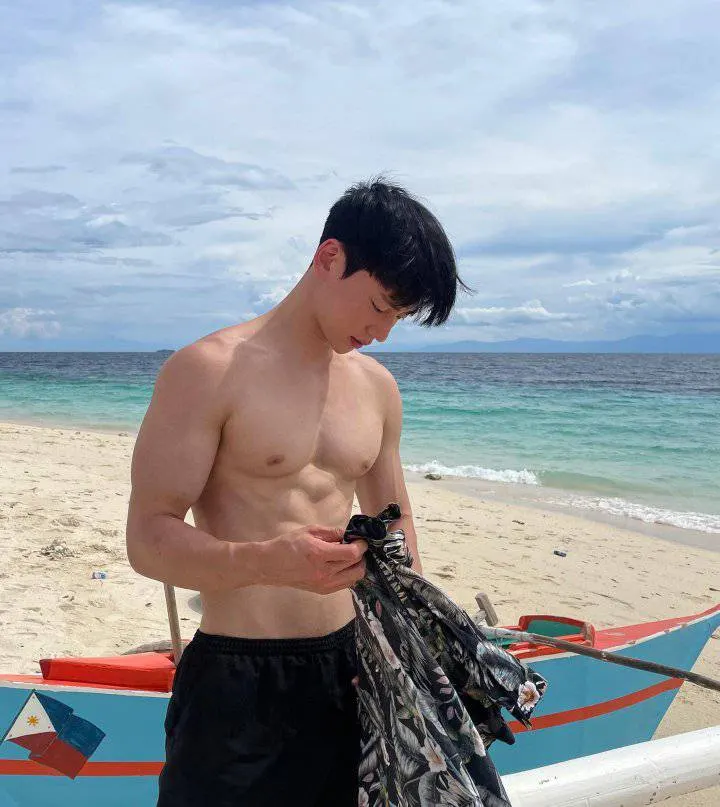 หนุ่มเกาหลีงานดี มีวาร์ป ( IG : daolum )