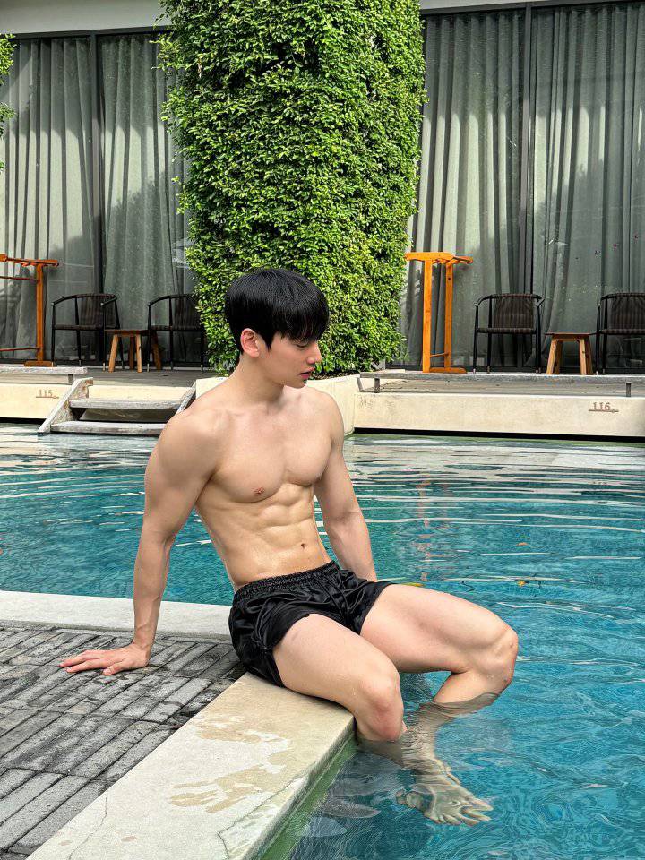 หนุ่มเกาหลีงานดี มีวาร์ป ( IG : daolum )