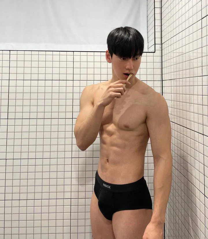 หนุ่มเกาหลีงานดี มีวาร์ป ( IG : daolum )