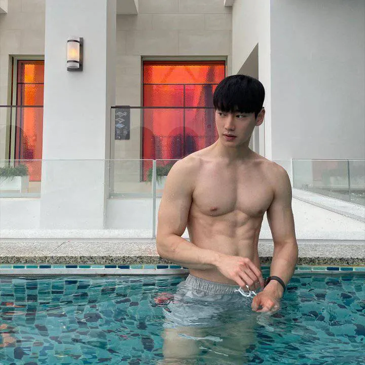 หนุ่มเกาหลีงานดี มีวาร์ป ( IG : daolum )