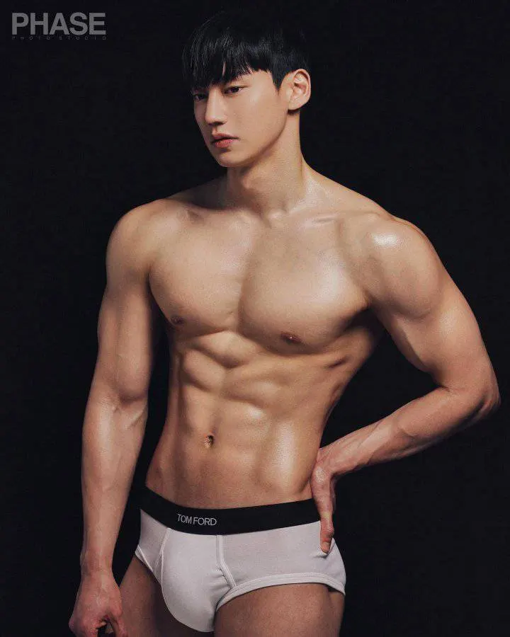 หนุ่มเกาหลีงานดี มีวาร์ป ( IG : daolum )