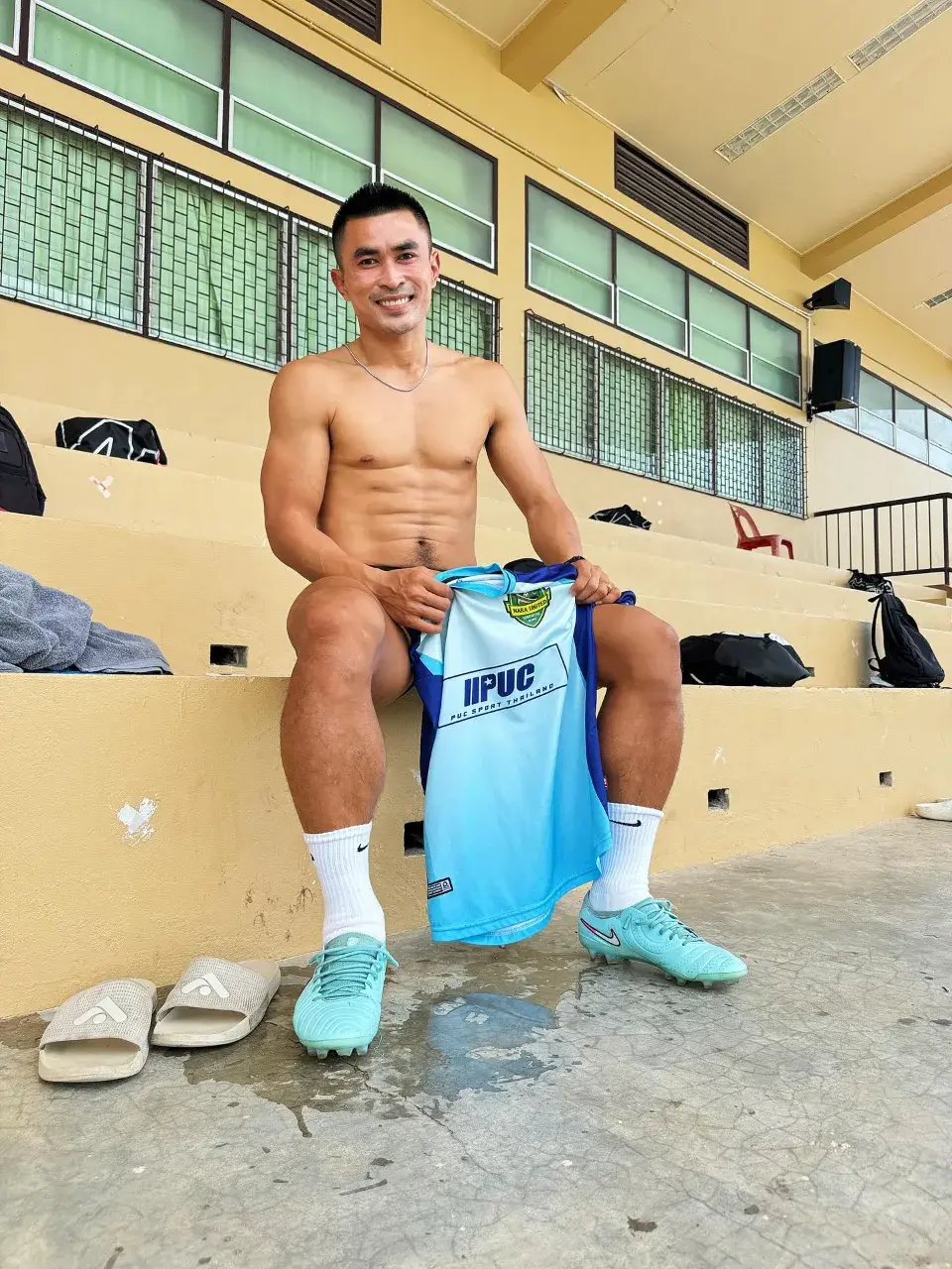 น้ำแตกกระจาย