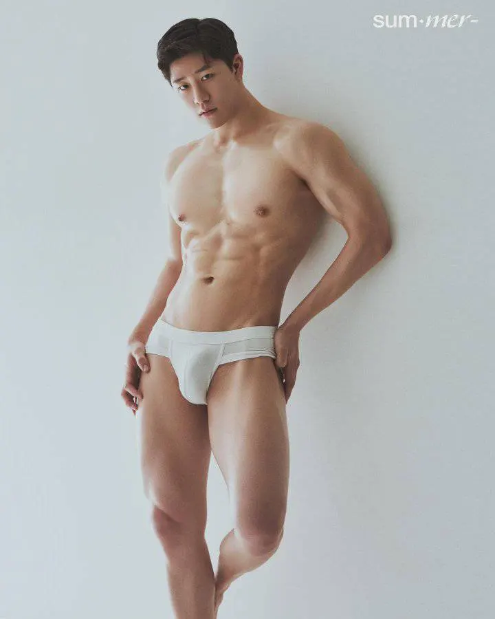 หนุ่มเกาหลีงานดี มีวาร์ป ( IG : yoondong._.e )