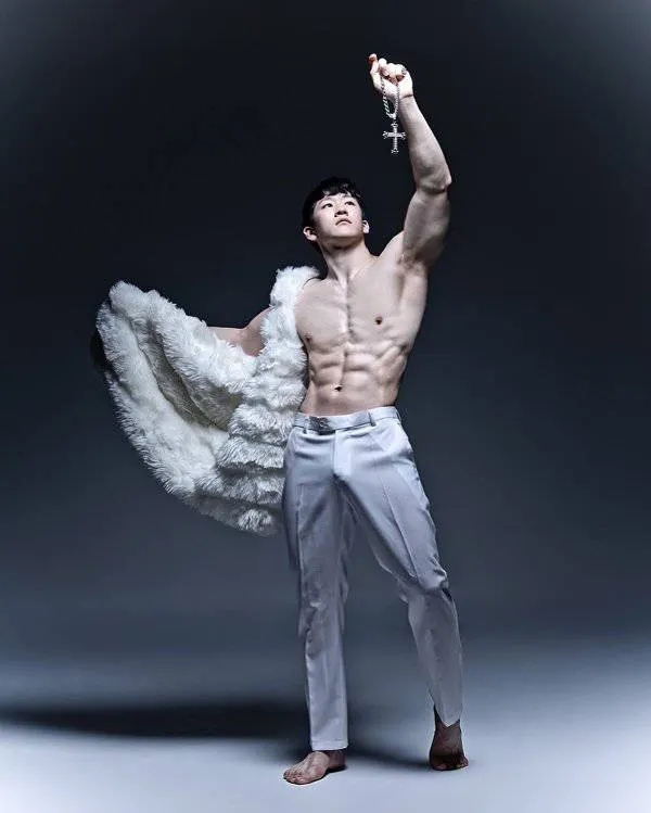 หนุ่มเกาหลีงานดี มีวาร์ป ( IG : yoondong._.e )