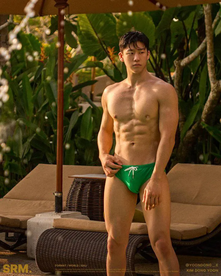 หนุ่มเกาหลีงานดี มีวาร์ป ( IG : yoondong._.e )