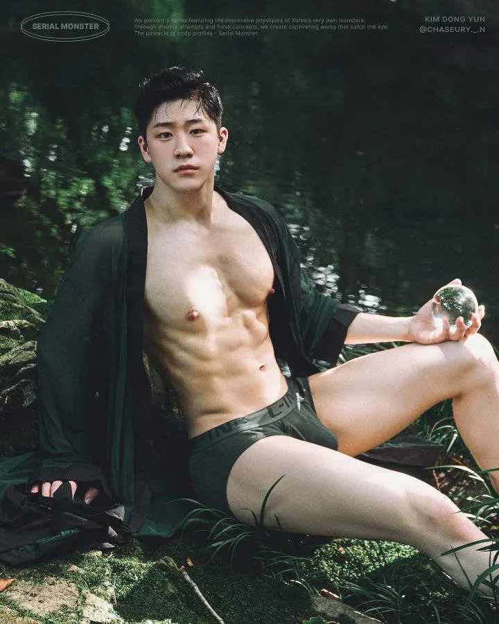 หนุ่มเกาหลีงานดี มีวาร์ป ( IG : yoondong._.e )