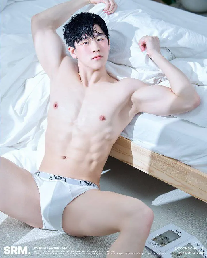 หนุ่มเกาหลีงานดี มีวาร์ป ( IG : yoondong._.e )